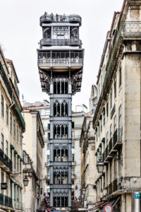Europa, Portugal, Hauptstadt, Altstadt von Lissabon, Wahrzeichen, der Aufzug Elevador de Santa Justa, erbaut 1902, von Raul Mesnier du Ponsard, Schüler von Gustav Eiffel, 32 Meter hoch, verbindet die Viertel Baixa mit Chiado und Bairro Alto Europa, Portugal, Hauptstadt, Altstadt von Lissabon, Wahrzeichen, der Aufzug Elevador de Santa Justa, erbaut 1902, von Raul Mesnier du Ponsard, Schüler von Gustav Eiffel, 32 Meter hoch, verbindet die Viertel Baixa mit Chiado und Bairro Alto
